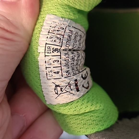 💥3for$12💥 Skechers S-Lights shoes, size 4 - Picture 7 of 7